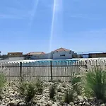 Lejlighed T2 Calme Avec Terrasse Et Acces A La Piscine Au Bord Du - Fr-1-195-77 Le Barcarès