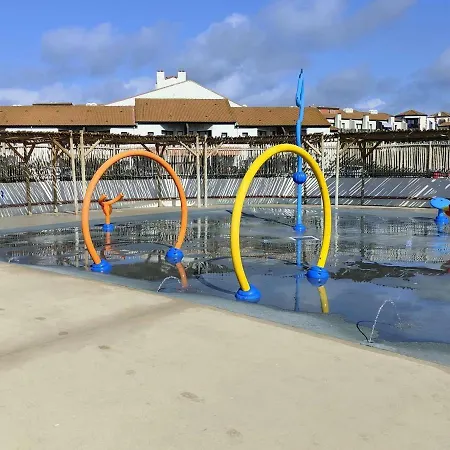 T2 Calme Avec Terrasse Et Acces A La Piscine Au Bord Du - Fr-1-195-77